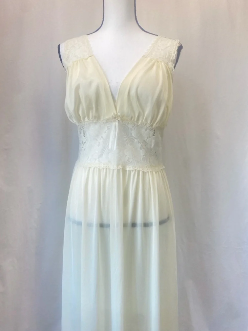 Vintage sheer nylon/chiffon nightgown lingerie Ivory Cream Lace 60s 70s Small - Picture 7 of 16